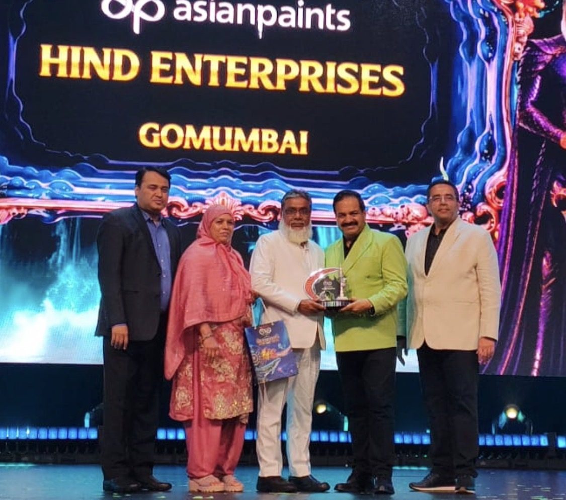 HIND ENTERPRISES receiving an Asian Paints award in Mumbai